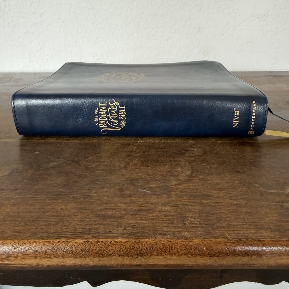 NIV Radiant Virtues Bible: A Beautiful Word Collection Blue Soft‎ Cover Leather